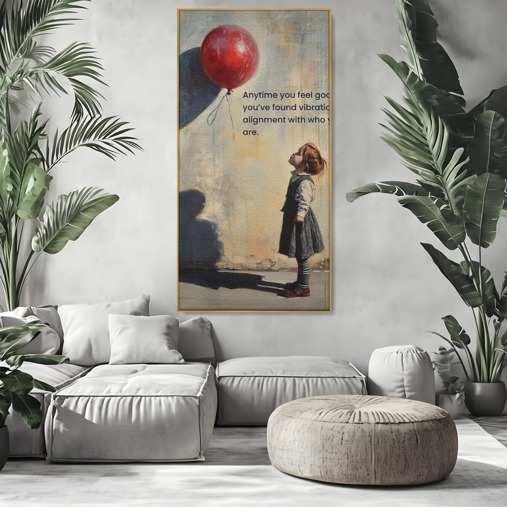Tablou canvas cu tablou canvas cu fetita si balon rosu, in rama de aluminiu auriu, pe perete intr-un living
